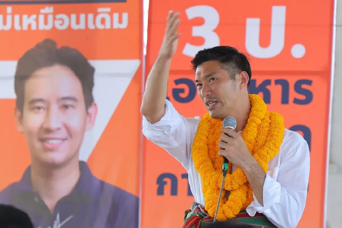 "ธนาธร" รีเทิร์นเวที ปลุกปรากฏการณ์ "อนาคตใหม่" ลุยทลายความเหลื่อมล้ำ