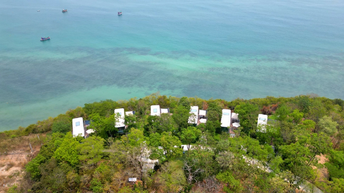 ทร.สั่งระงับรีสอร์ตสุดหรู 6 ห้อง หน้าผายอดเขาแสมสาร สร้างบนที่ราชพัสดุ