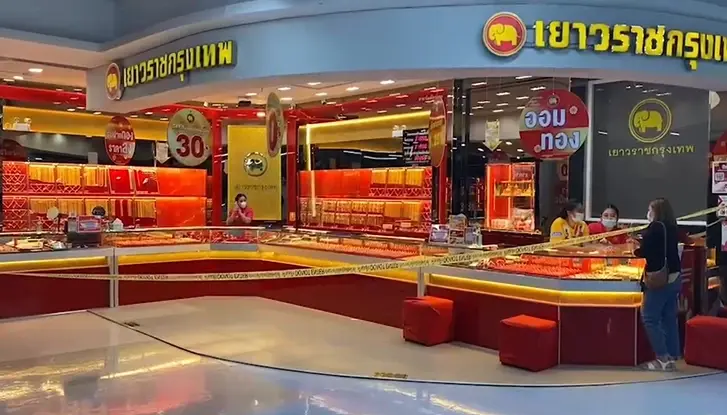 อุกอาจ! โจรควงปืนบุกเดี่ยว ชิงทองหนักกว่า 40 บาท กลางห้างเมืองทุ่งสง