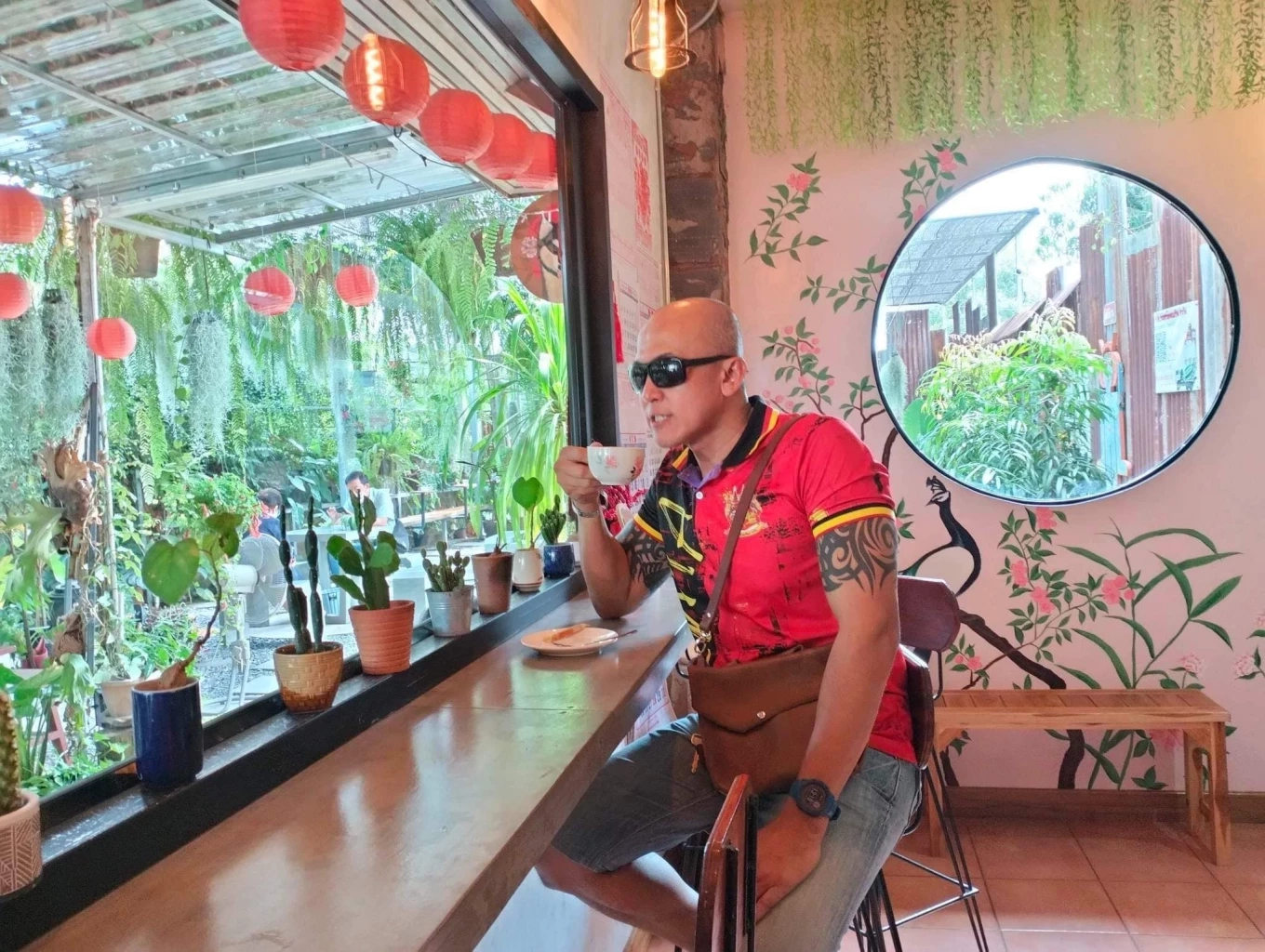 "ชิมฮง คาเฟ่" ร้านดังเมืองพิจิตร กาแฟลอดช่อง เมนูแปลกใหม่ โดนใจคอกาแฟอย่างจัง