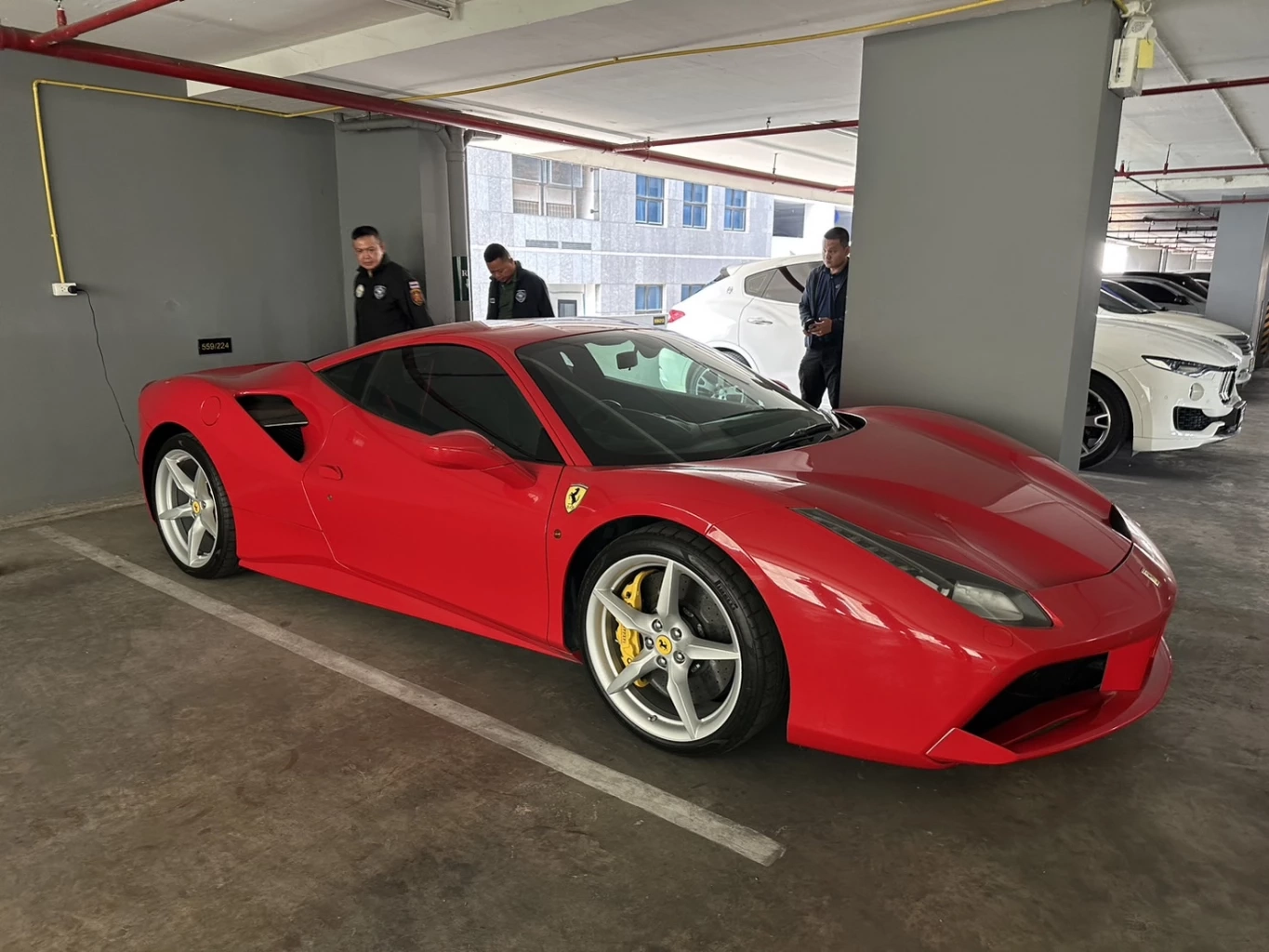 เปิดห้องลับ เมฆ รามา เจอตู้เซฟยักษ์เก็บทรัพย์สิน ตร.จ่อแถลงยึดอายัด 1 พันล้าน