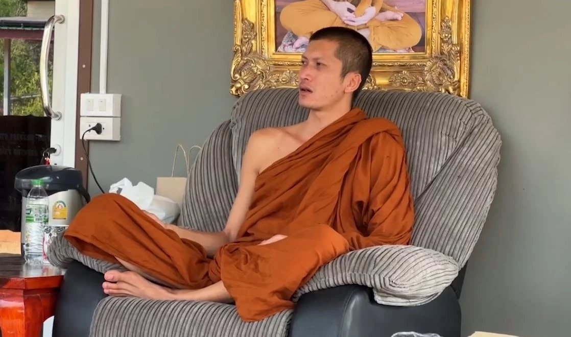 "บอล ขอนแก่น" กราบขอขมาครูบาไก่ หลังถูกแจ้งความเอาผิด (มีคลิป)