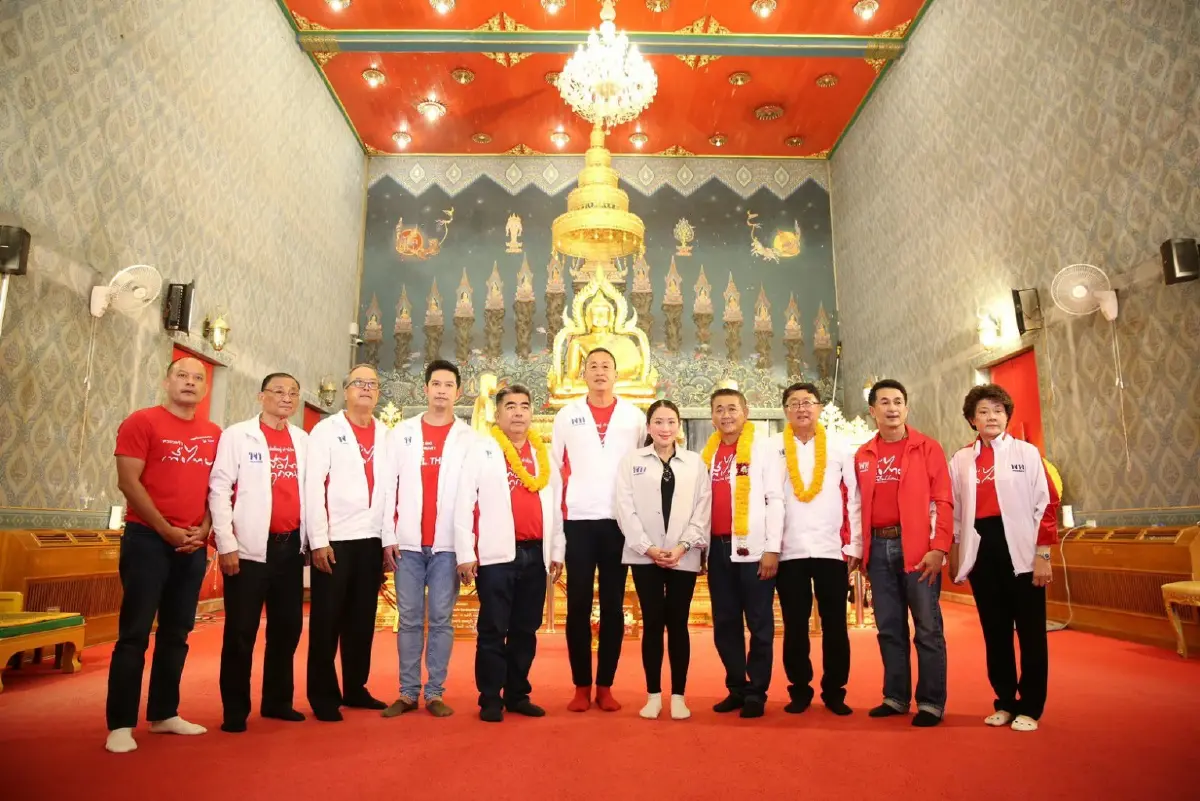"แพทองธาร" ควง "เศรษฐา" กราบหลวงพ่อเพชร พระคู่เมืองพิจิตร ก่อนปราศรัยใหญ่