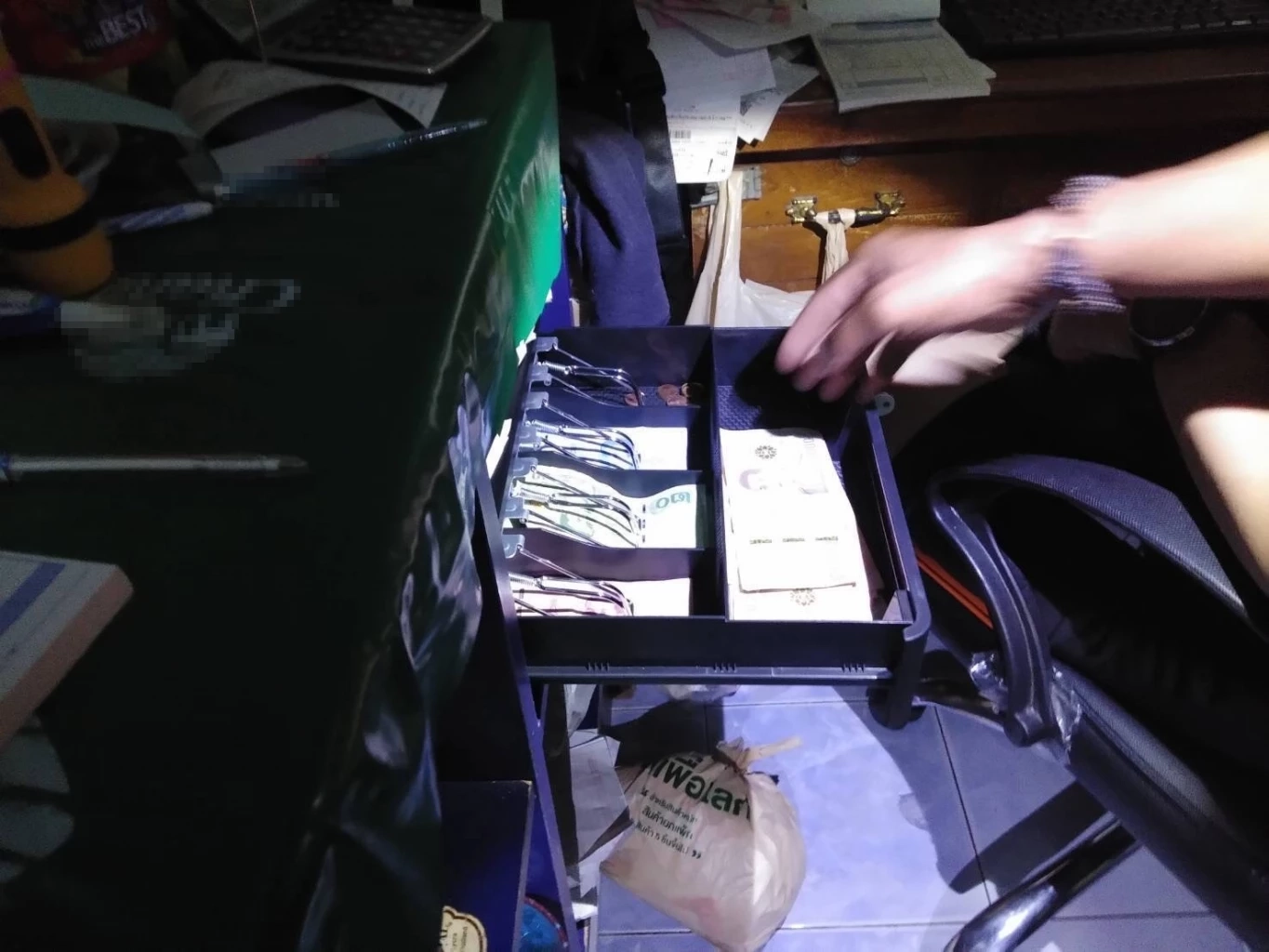 บุกจับคาราโอเกะ ลอบใช้เด็กต่ำกว่า 18 นั่งดริ้งค์ กลางเมืองเชียงใหม่