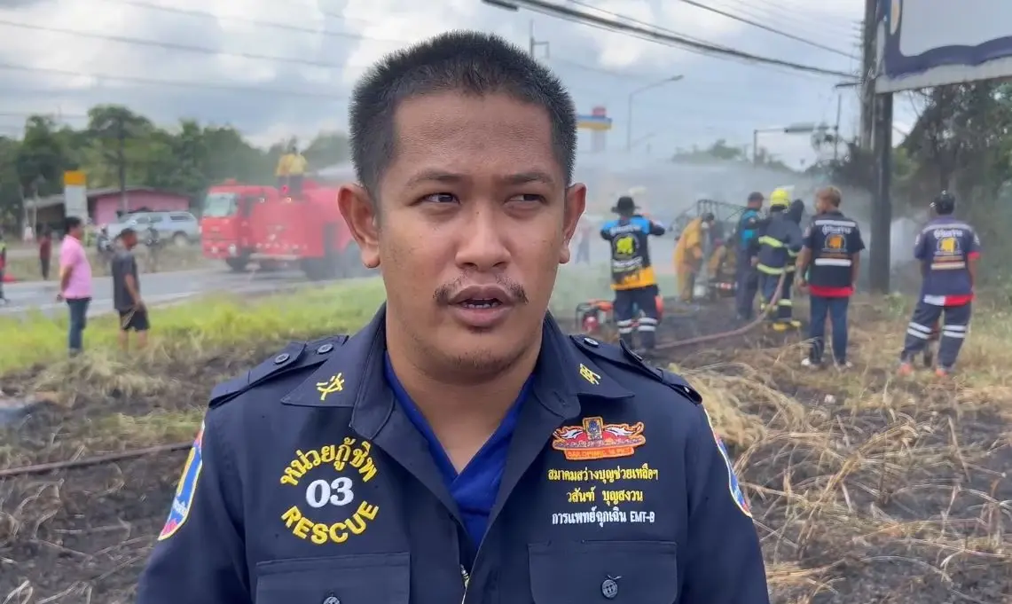 รถบรรทุกถังแก๊สพลิกคว่ำ คนขับบีบแตรขอความช่วยเหลือ สุดท้ายไฟคลอกดับ