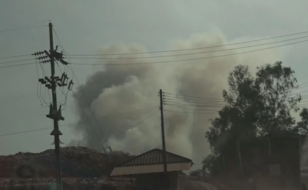 ไฟไหม้บ่อขยะที่สงขลา จนท.เร่งฉีดน้ำสกัด คาดสาเหตุจากอากาศร้อนจัด