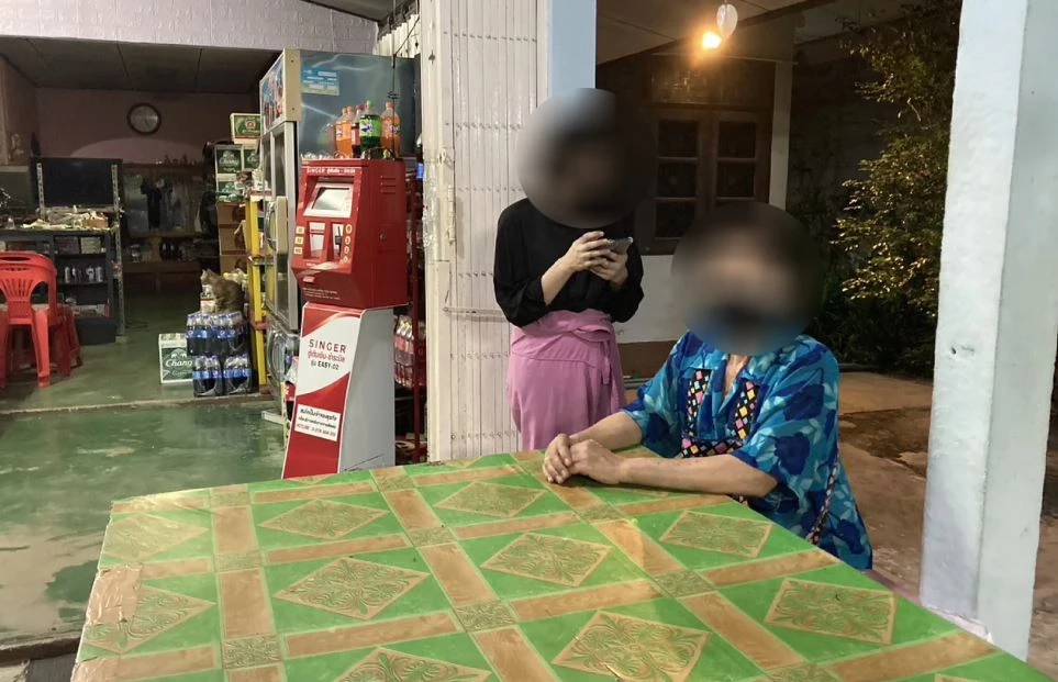 คุณพระช่วย! กระโดดกำแพง ช่วยป้าถูกล็อกคอ รอดหวุดหวิด (มีคลิป)