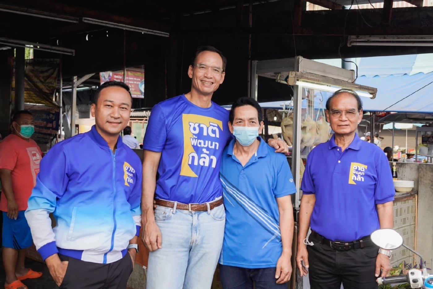 "กรณ์" ลงพื้นที่เขตบางแค ชูนโยบายช่วยเหลือแม่ตั้งครรภ์ เดือนละ 2,000