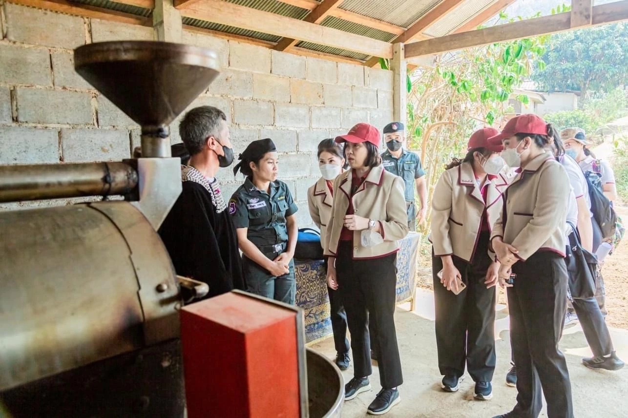 แม่บ้านตำรวจ เยี่ยม รร.ตชด.เวียงแหง เสริมมั่นคงครอบครัว