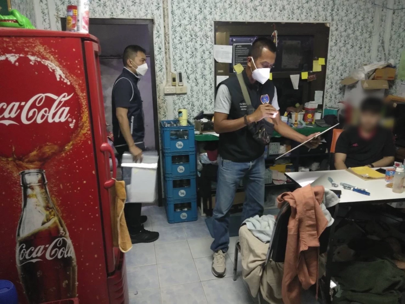 บุกจับคาราโอเกะ ลอบใช้เด็กต่ำกว่า 18 นั่งดริ้งค์ กลางเมืองเชียงใหม่