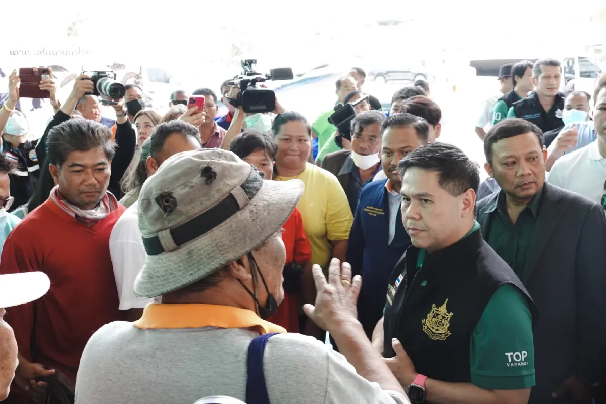 “วราวุธ” ตรวจราชการเขตบางขุนเทียน รับฟังปัญหาน้ำทะเลกัดเซาะชายฝั่ง และน้ำทะเลหนุนสูง