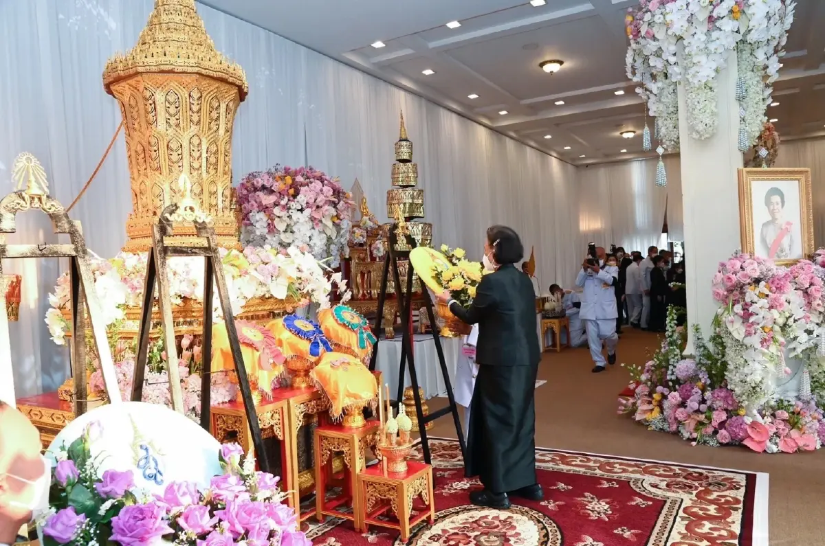 กรมสมเด็จพระเทพฯ เสด็จฯแทนพระองค์ไปพระราชทานน้ำหลวงอาบศพ คุณหญิงวรรณา สิริวัฒนภักดี