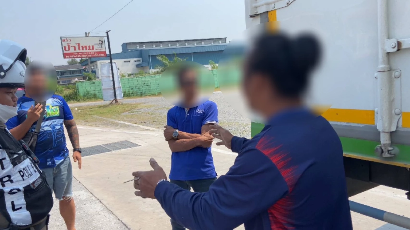 โชเฟอร์ 10 ล้อ เสพยาบ้าไป 3 เม็ด ยัวะกระบะปาดหน้า บีบแตรลั่น-ชักมีดขู่