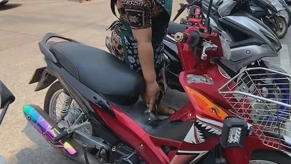 แม่ค้าตามสั่งแจ้งความ ถูกหนุ่มขโมยเนื้อหมู ก่อนตำรวจตามจับได้