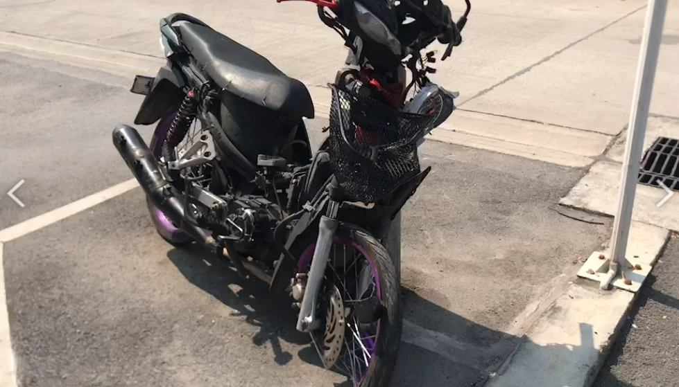 จยย.ของกลุ่มผู้ก่อเหตุที่นำมาจอดขวางรถ