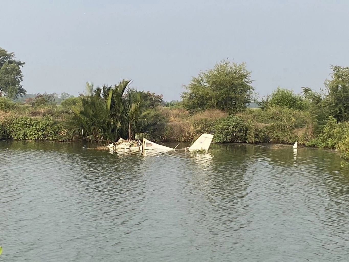 ด่วน! เกิดเหตุเครื่องบินเล็กตก สมุทรสาคร เสียชีวิต 1 สาหัส 1