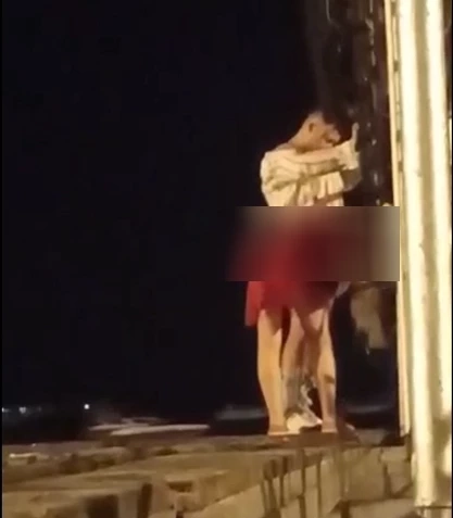 แชร์คลิปสนั่น ต่างชาติกับสาวชุดแดง โชว์เลิฟซีนข้างเวทีพัทยามิวสิค