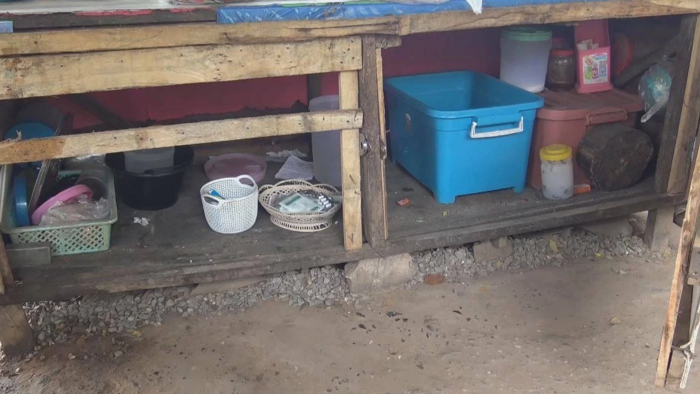 แม่ค้าโอด โดนคนร้ายย่องลักทรัพย์ในร้านก๋วยเตี๋ยวริมถนน