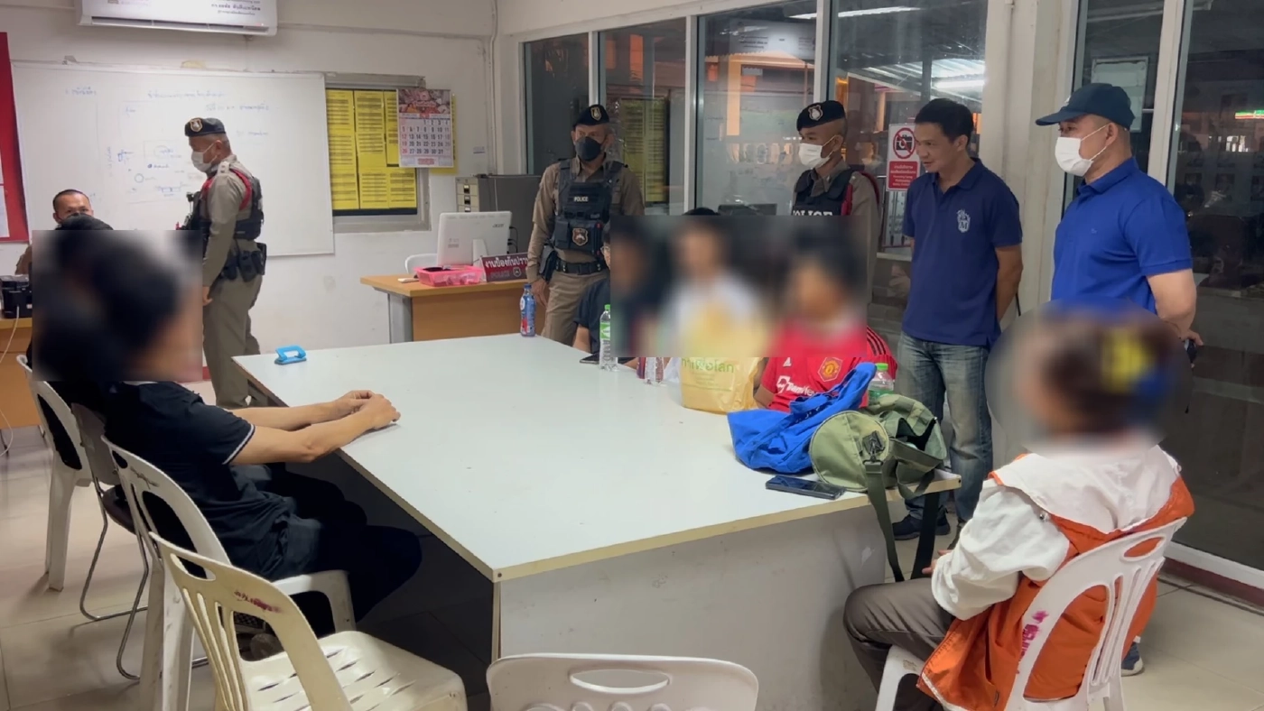 กุ๊กร้านอาหารญี่ปุ่น ตบพนักงานหญิง คู่กรณีตามแฟนมาเคลียร์ ชุลมุนแทงเจ็บ 1