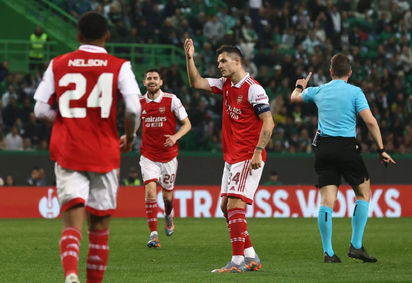 สรุปผลบอลยูโรปาลีก-คอนเฟอเรนซ์ลีกทุกคู่ "แมนยู" คืนฟอร์มเก่ง "อาร์เซน่อล"แค่เจ๊า