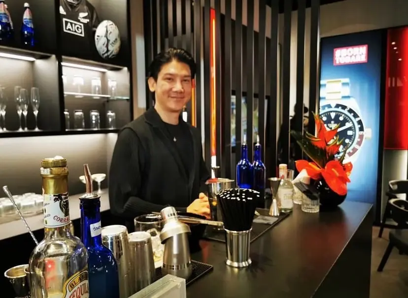 “หนึ่ง รณภร” จากอดีตบอยแบนด์ 3 Plus One สู่บาร์เทนเดอร์ระดับโลก