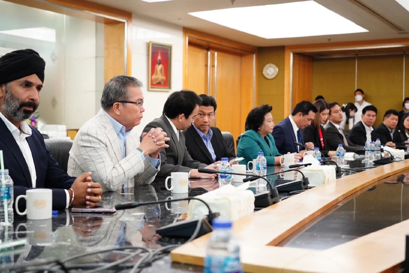 "ปานปรีย์" นำทีมเพื่อไทย หารือ-แก้ปัญหา ผู้ประกอบการอัญมณี ย่านสีลม