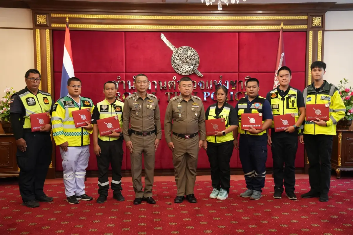 “บิ๊กเด่น”ชื่นชม พลเมืองดี-จร.หัวหมาก ช่วยชีวิตสาวประสบอุบัติเหตุ
