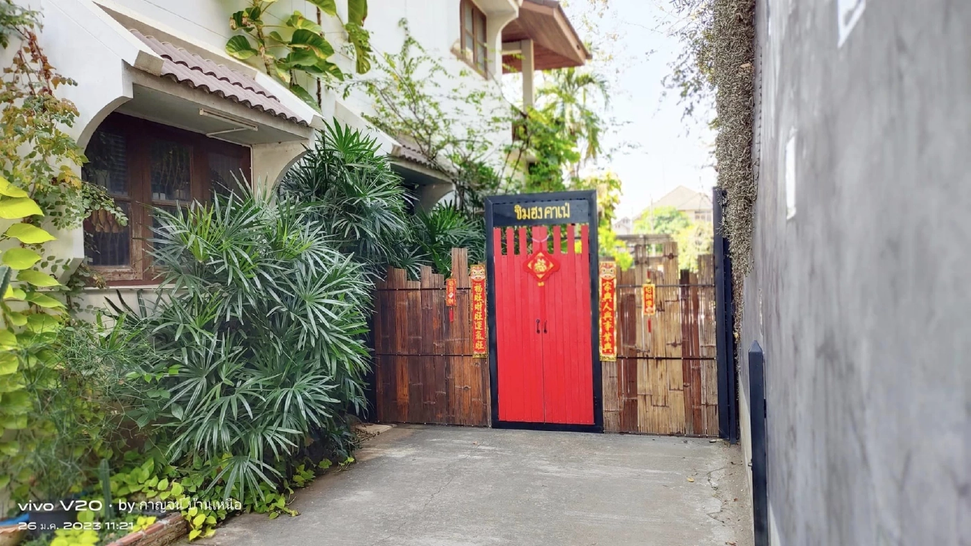 "ชิมฮง คาเฟ่" ร้านดังเมืองพิจิตร กาแฟลอดช่อง เมนูแปลกใหม่ โดนใจคอกาแฟอย่างจัง