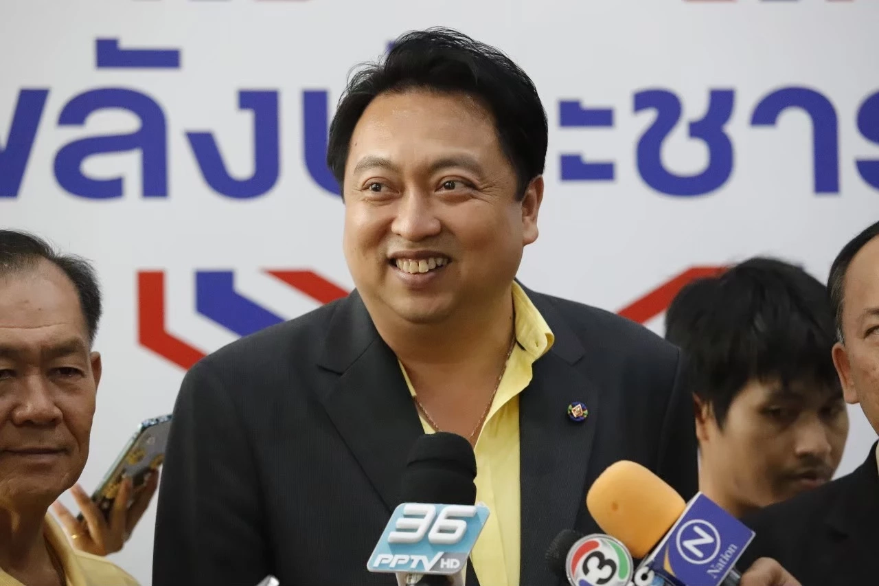 สุชาติ ชมกลิ่น รมว.แรงงาน