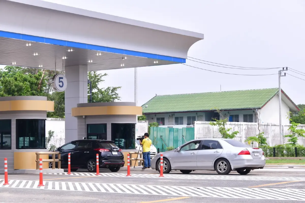 ขึ้นเงินรางวัลสลาก Drive Thru Service วันแรก ประชาชนเข้าใช้บริการคึกคัก!