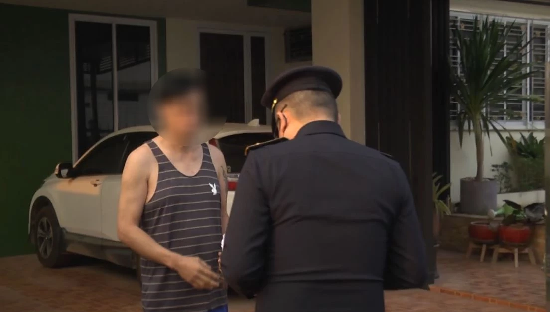 สนธิกำลังค้นบ้านพัก รอง สสจ.โคราช พัวพันจัดอบรมทิพย์ 32 อำเภอ