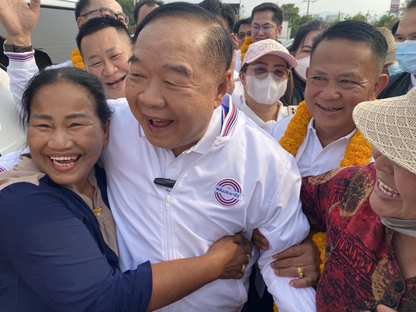 "พปชร."ใช้วิดีโอคอล พาลุงป้อมทัวร์ 400 เขต เหตุได้ผลบวก-ชาวบ้านตอบรับ