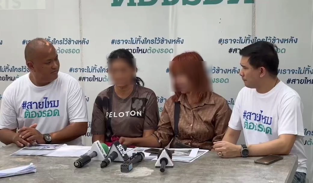 แฟนคลับสุดช้ำ ลูก-เมีย นักร้องลูกทุ่งรุมทำร้าย หลังขึ้นไปคล้องพวงมาลัย