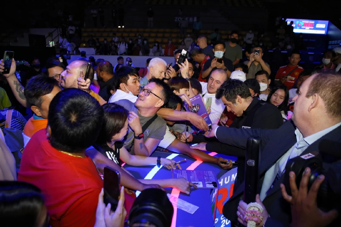 "รอนนี่-ต๋อง" ควงคู่ประเดิมชัยศึก 6 แดงโลก ก่อนเจอกันเย็นนี้