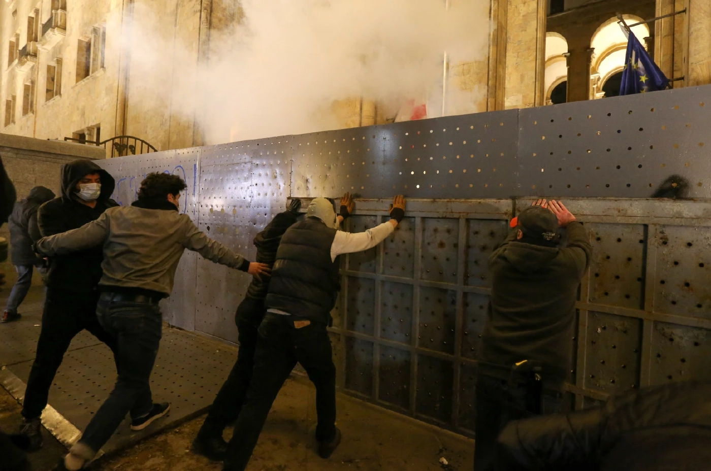 จอร์เจียเผชิญประท้วงเดือด หลังผ่านร่างกฎหมายตัวแทนต่างชาติ