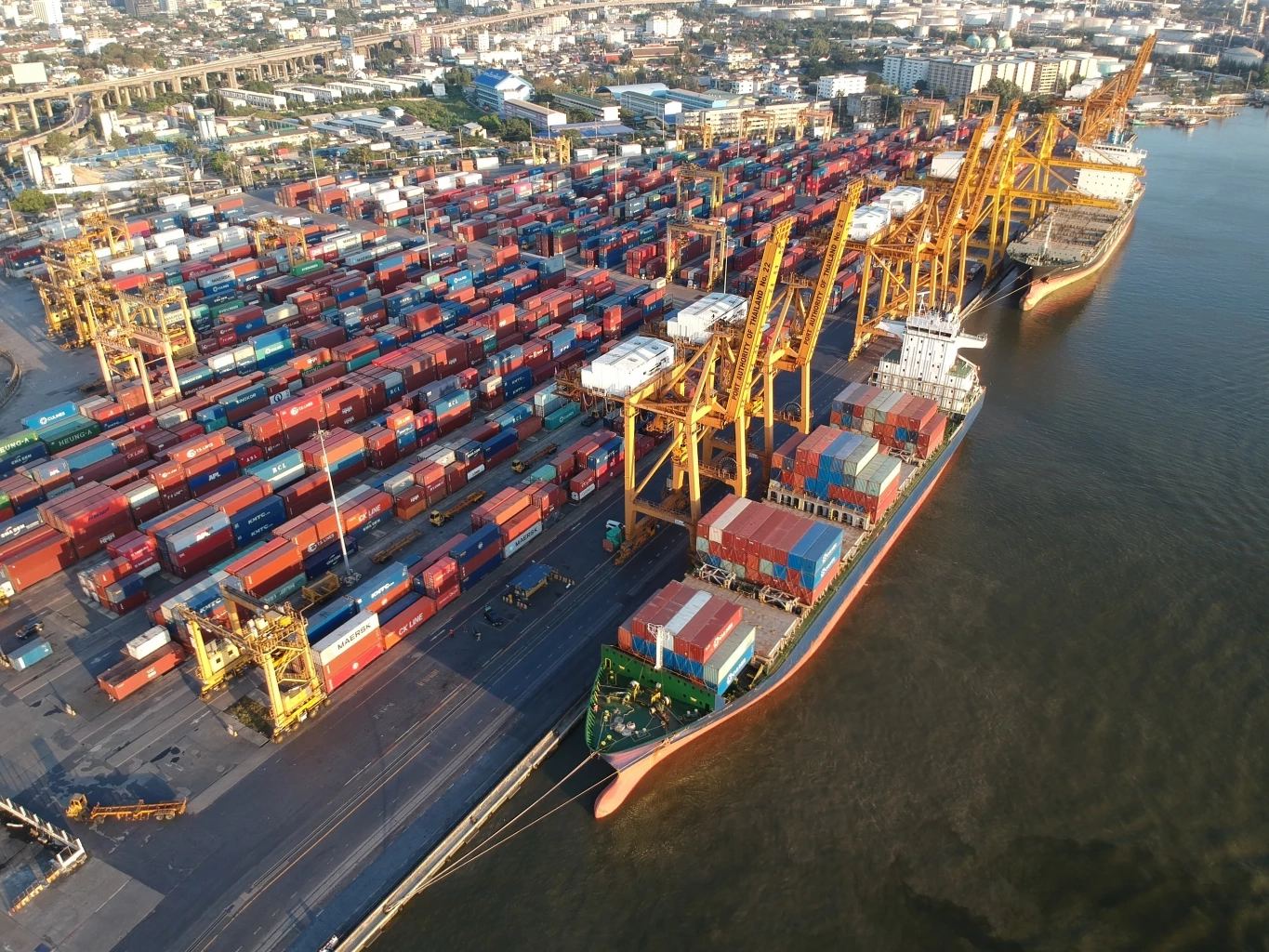 สรท.ชี้ส่งออกผ่านจุดต่ำสุด คาดก.พ. ฟื้นตัวจากผลิตโลกดีขึ้น-บาทอ่อนหนุน