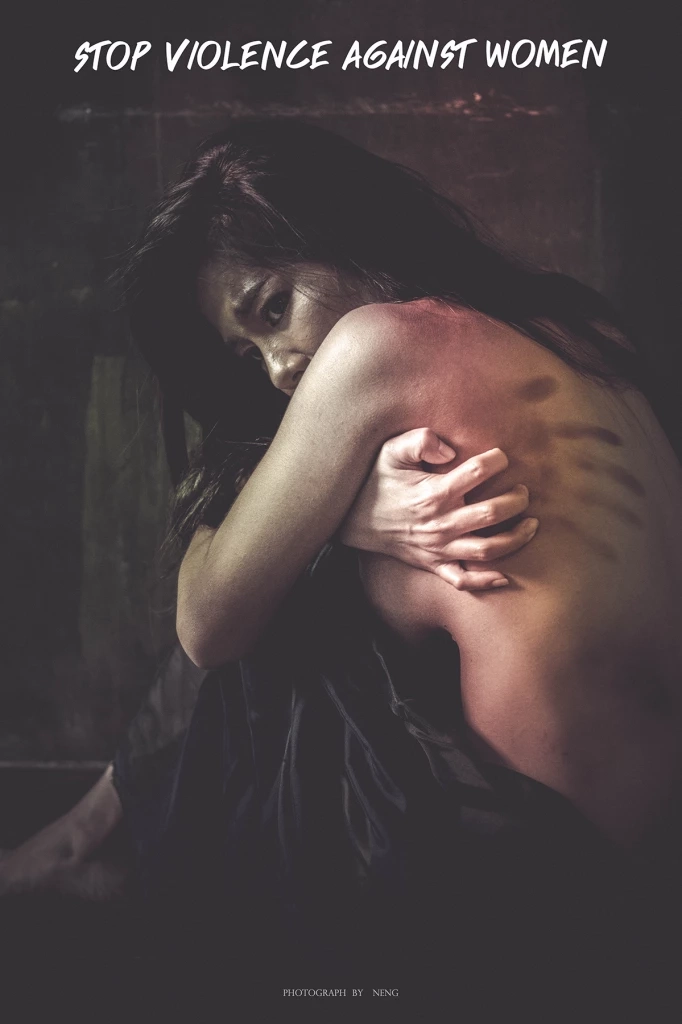 สลัดลุคนางงาม “พลอย ประพัตรา” เปลือยร่างสุดอาร์ต ดึงสติ สะท้อนด้านมืดใจคน