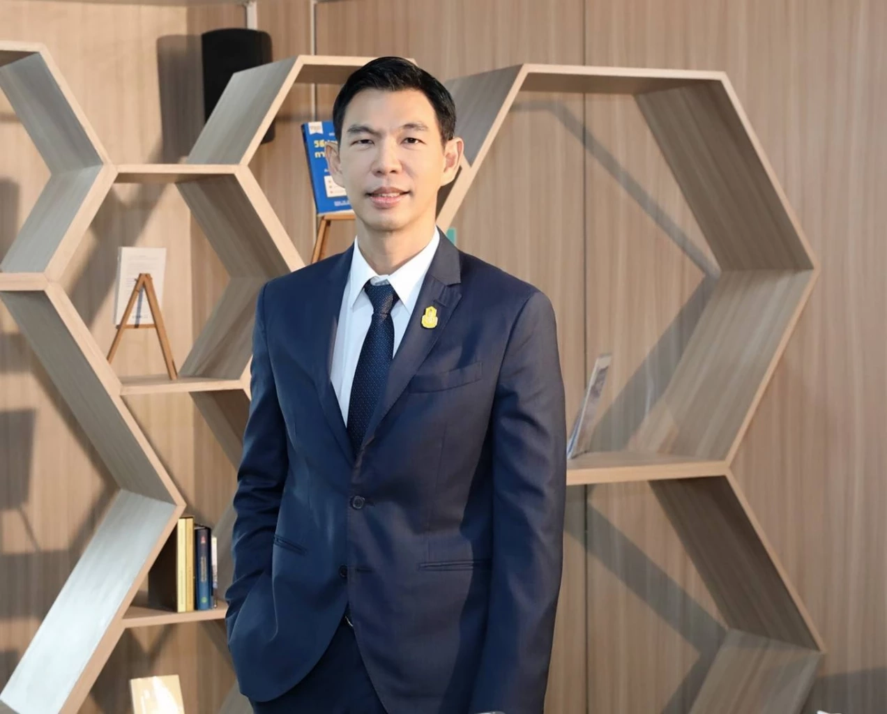 นายวีริศ อัมระปาล ผู้ว่าการการนิคมอุตสาหกรรมแห่งประเทศไทย (กนอ.)