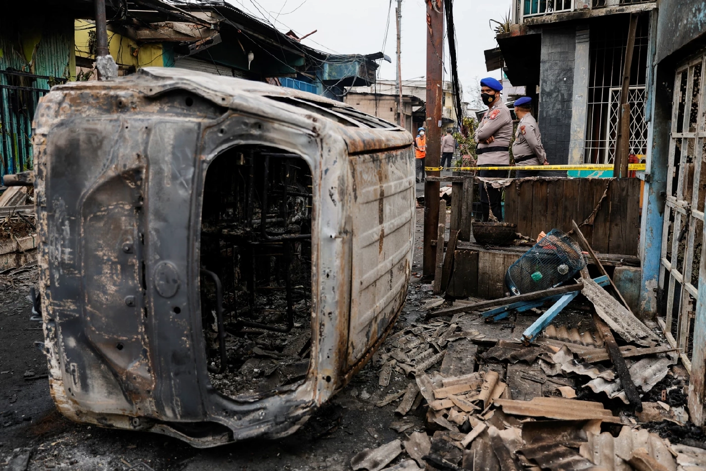ความเสียหายหลังคลังน้ำมันอินโดฯ ระเบิด (คลิป)
