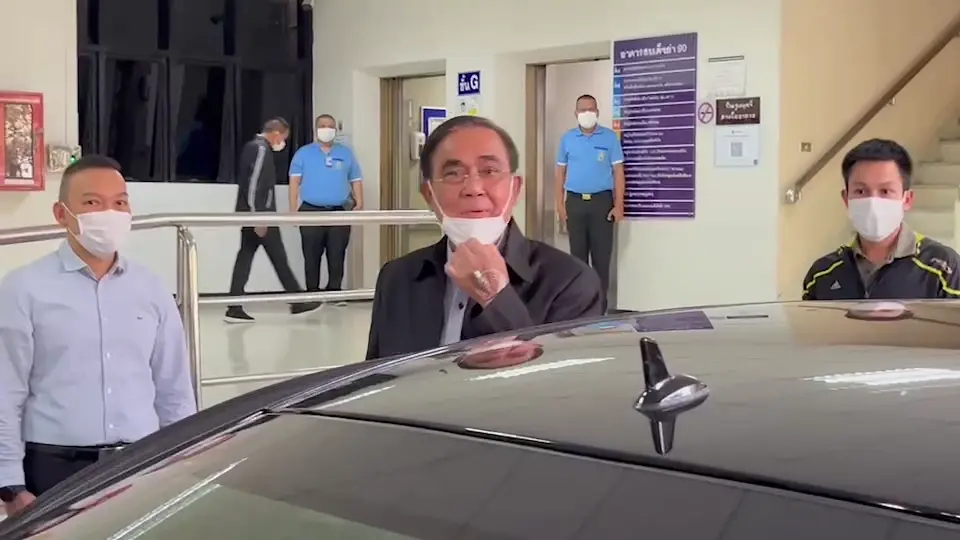 นายกฯ​ กลับบ้านแล้ว เผย อาการดีขึ้น บอก พรุ่งนี้เจอกัน ครม.