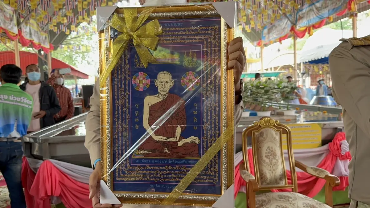 "บิ๊กป้อม" นำคณะลุยอยุธยา กราบพระนอนหลวงพ่อโต เอาฤกษ์เอาชัย