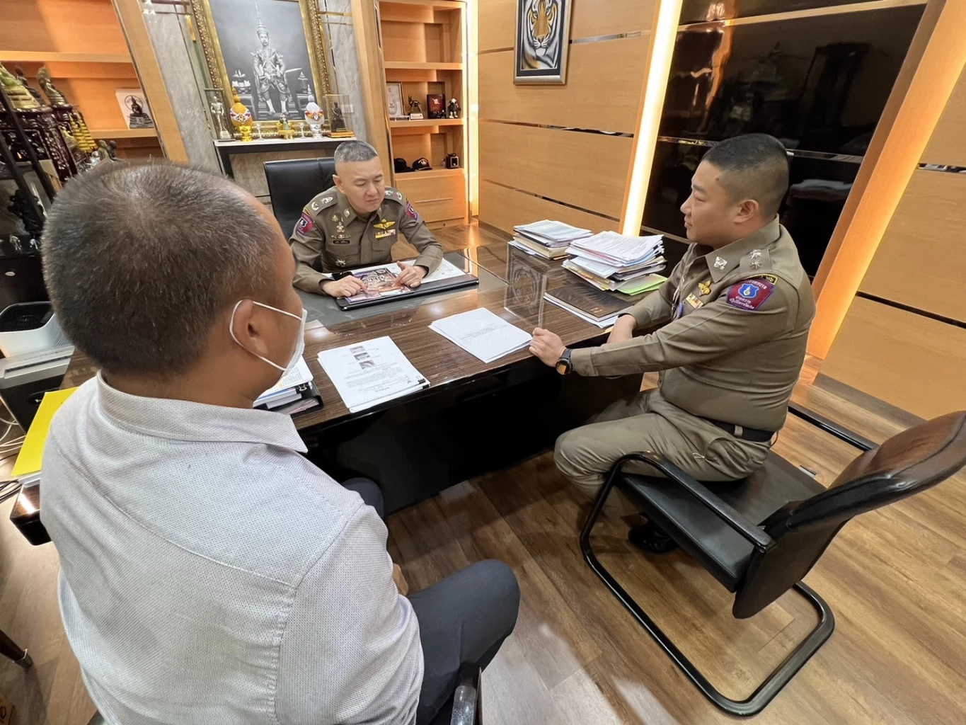 ตำรวจสอบปากคำพร้อมแจ้งข้อหา พ่อที่ขืนใจลูกสาววัย 17 ปี