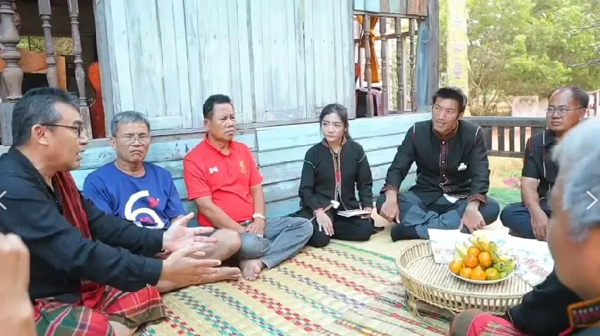 "ธนาธร" ถกกลุ่มชาติพันธุ์กูย หวังผลักดัน พ.ร.บ.คุ้มครองชาติพันธุ์