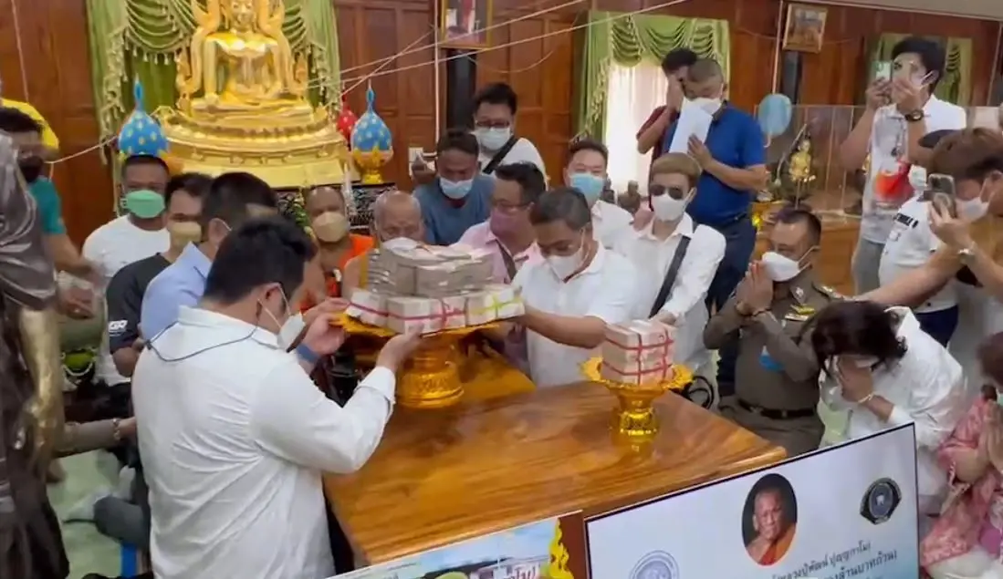 "หลวงปู่พัฒน์" มอบเงินจัดสร้างศูนย์ต้านทุจริต "ปุญญาโม" ให้ ตำรวจ ปปป.
