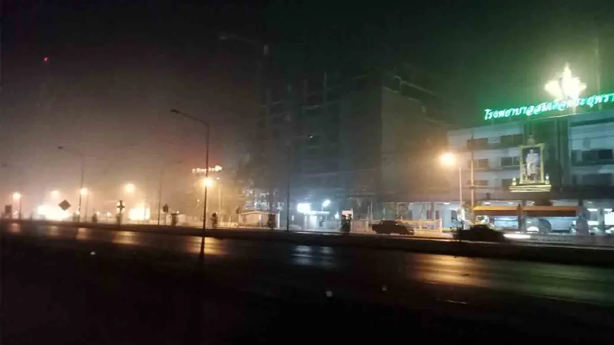 เมืองสระแก้วอ่วม ควันไฟไหม้บ่อขยะปกคลุมทั่วเมือง "PM2.5"กระทบสุขภาพ