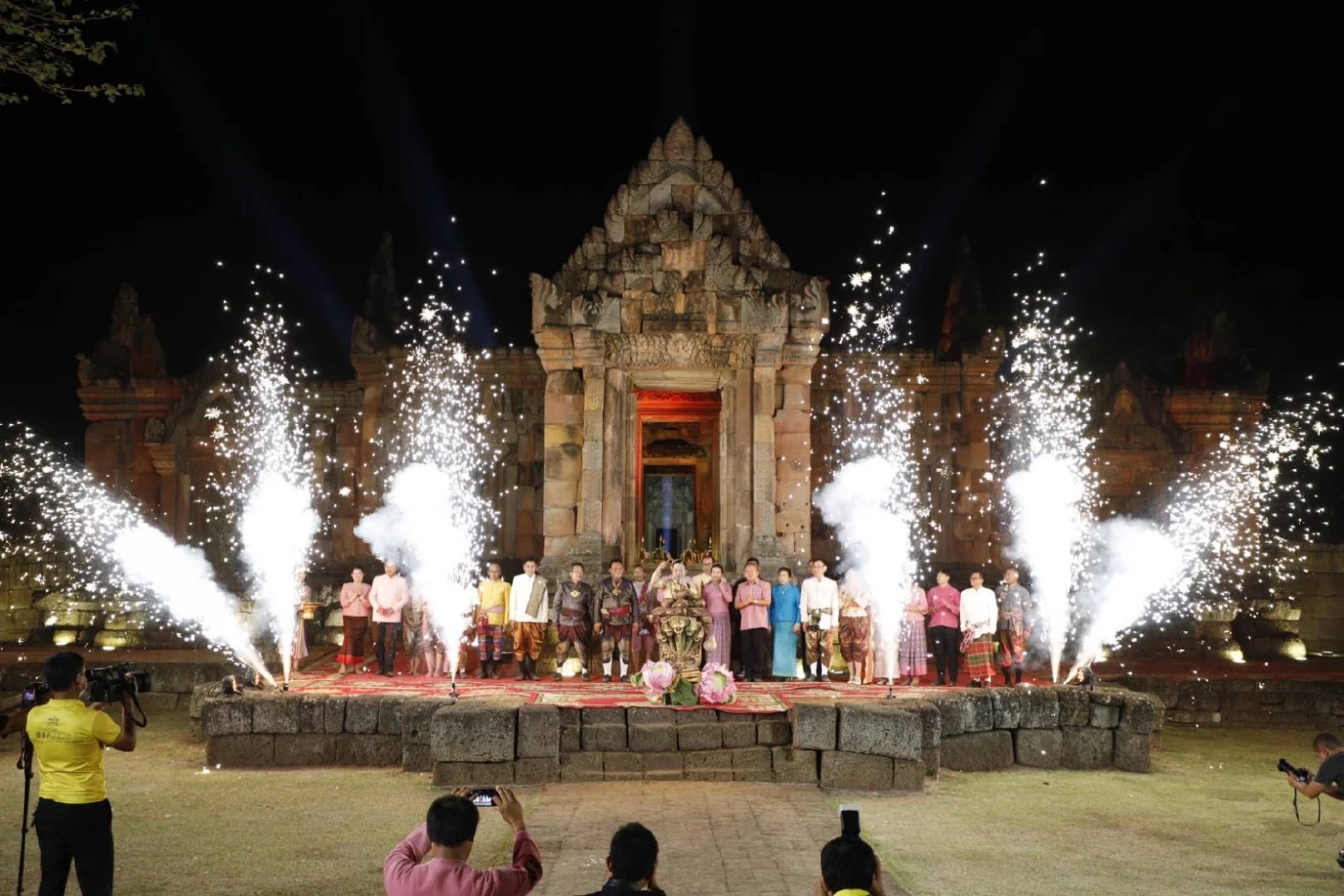 จัดเต็ม! แสง สี เสียง งานประเพณีท่องเที่ยวปราสาทเมืองต่ำ ตามรอยอารยธรรมขอม