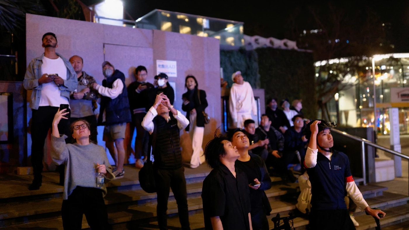 ไฟไหม้ตึกระฟ้านาน 9 ชม. ในย่านชอปปิงของฮ่องกง