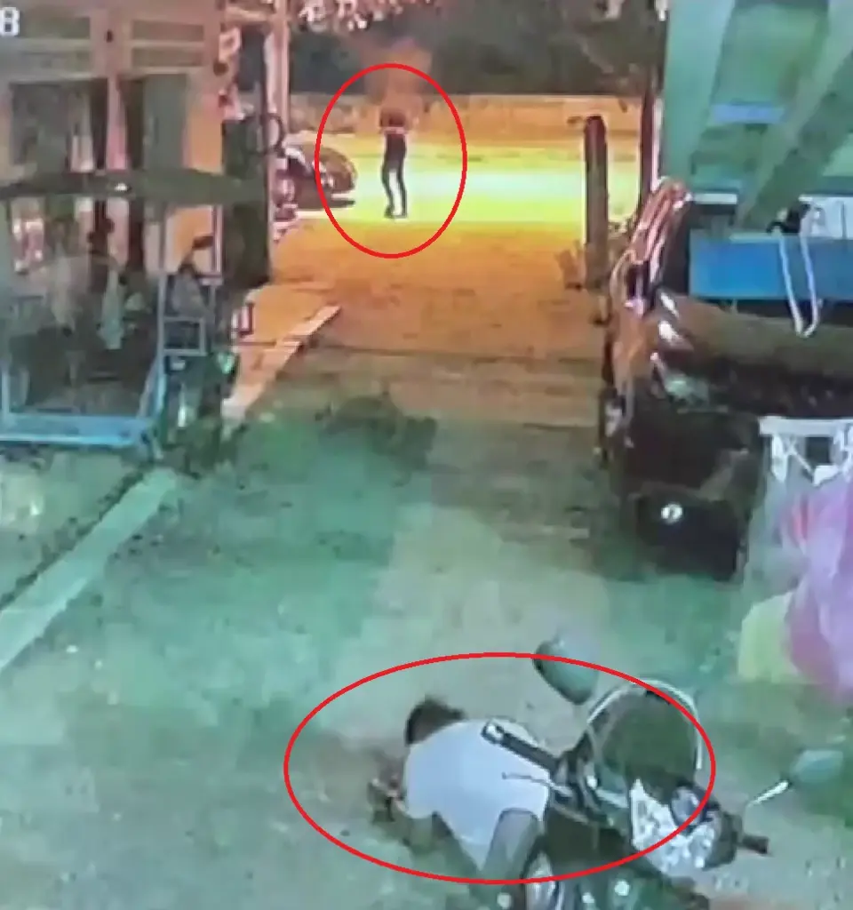 เจออาวุธสังหาร"อ้วน บ้านอิฐ"แล้ว ตำรวจแจ้ง 4 ข้อหาหนักแก๊งรัวถล่ม