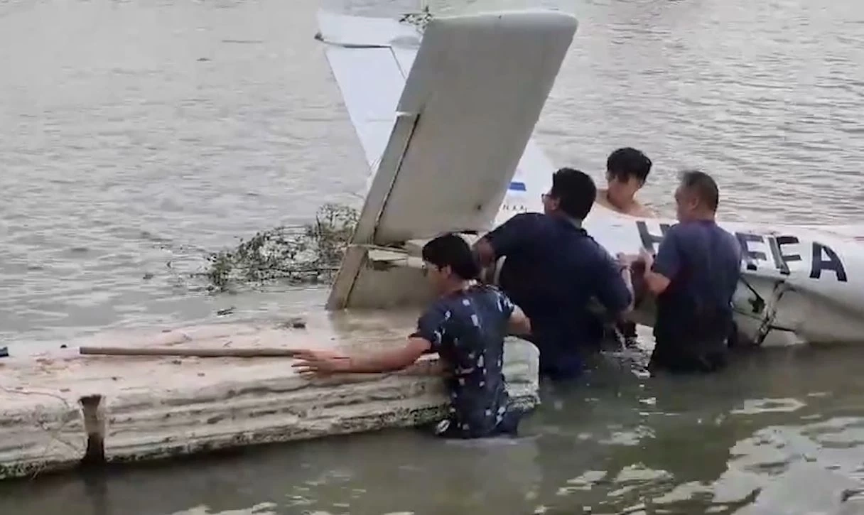 เร่งกู้ซากเครื่องบินเล็ก หาสาเหตุตก ขณะที่ลูกศิษย์ เชิญดวงวิญญาณนักบิน