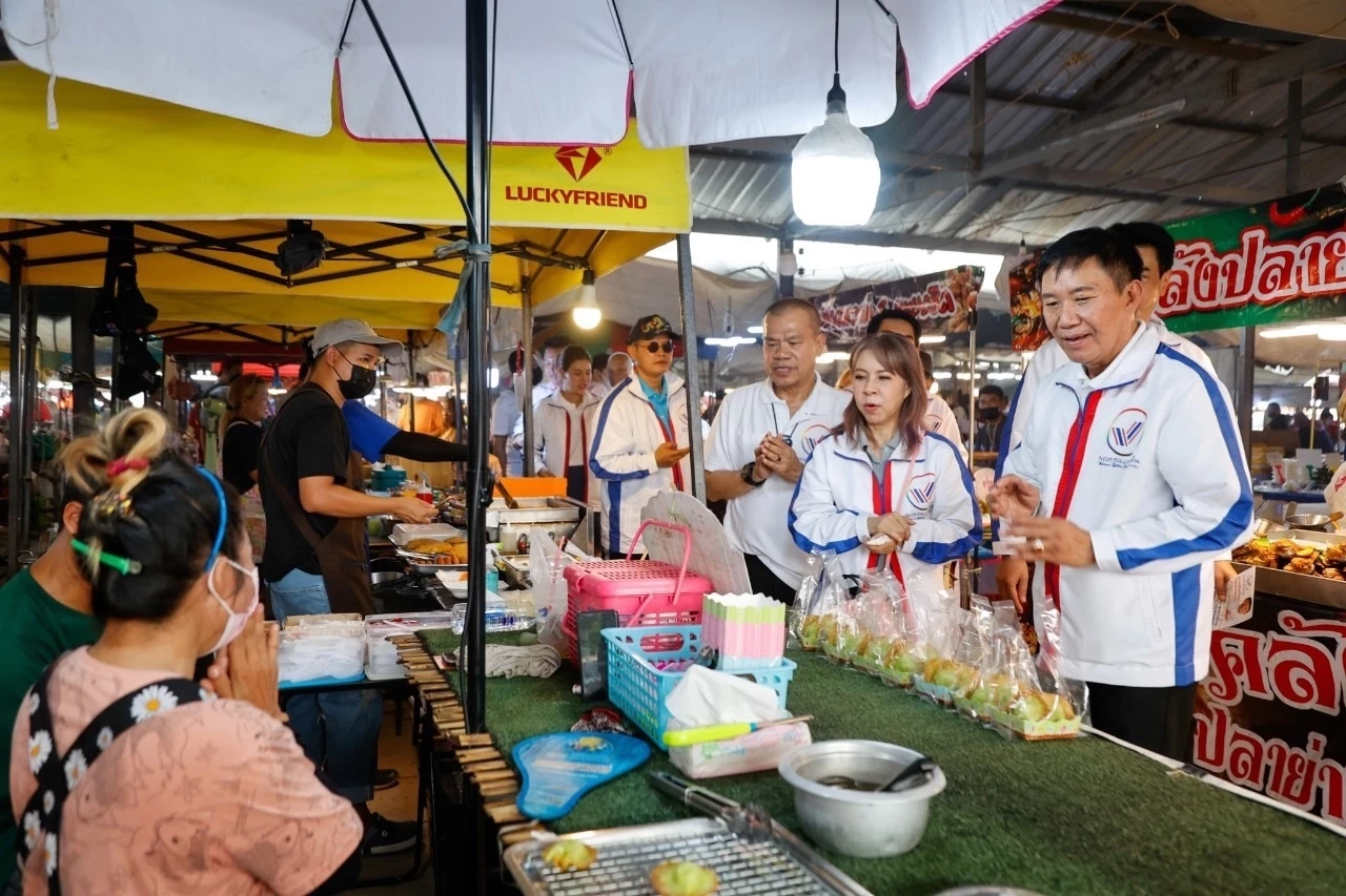 ทีมดารา Change Together "พรรครวมแผ่นดิน" เปิดตัวสุดยิ่งใหญ่รับเลือกตั้ง66